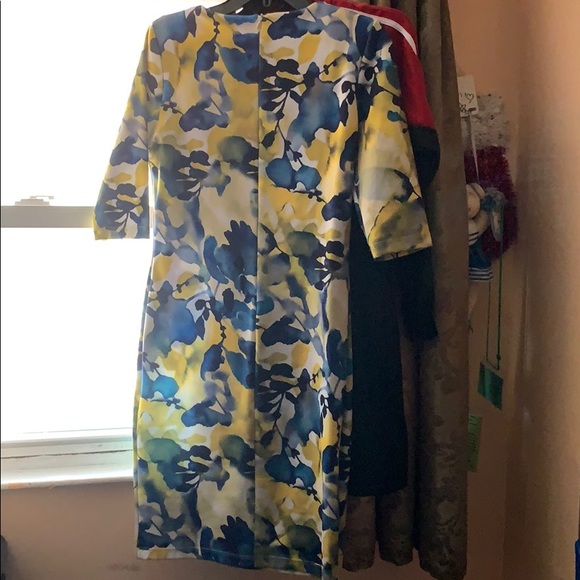 Elegant dress - Picture 3 of 3